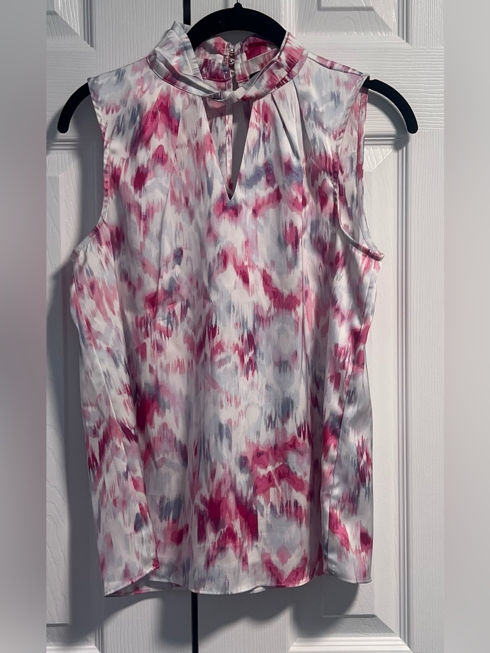 Halogen Sleeveless Keyhole Mock Neck Blouse